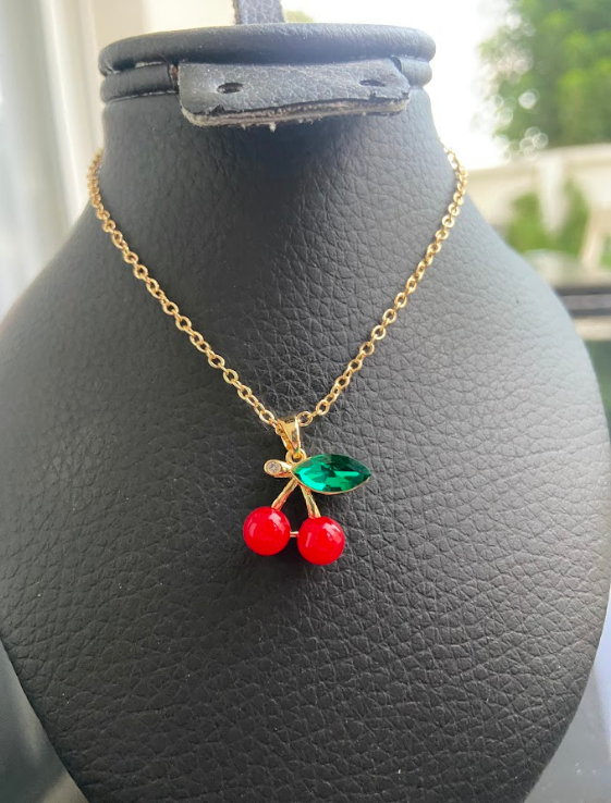 Collier “Cerise Dorée” – Élégance du quotidien