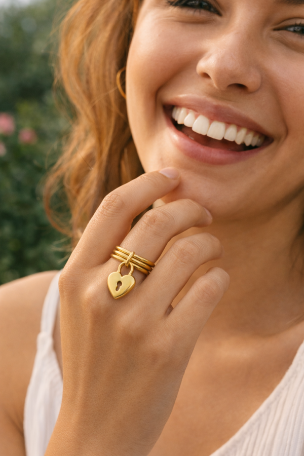 Bague Cadenas Cœur Dorée, « Un cœur à porter, une promesse à garder »
